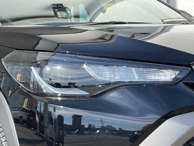 トヨタ カローラ クロス ハイブリッド S 宮城県 2024(令6)年 1.3万km アティチュードブラックマイカ /4WD//ワンオーナー//純正7インチディスプレイオーディオ/(Bluetooth/USB/AM/FM/Miracast)/(AppleCarPlay/AndroidAuto)//OP TV・オペレーター付T-Connectナビキット//メーカーOP LEDフォグランプ//ビルトインＥＴＣ//LEDヘッドライト//バックカメラ//前後ドライブレコーダー(TZ-DR210)//Toyota Safety Sense/(プリクラッシュセーフティ)/(レーントレーシングアシスト)/(レーダークルーズコントロール)/(オートマチックハイビーム)/(ロードサインアシスト)//パーキングサポートブレーキ//クリアランスソナー//ルーフレール//スマートキー//スペアキーx1//ドアバイザー//純正17インチAW