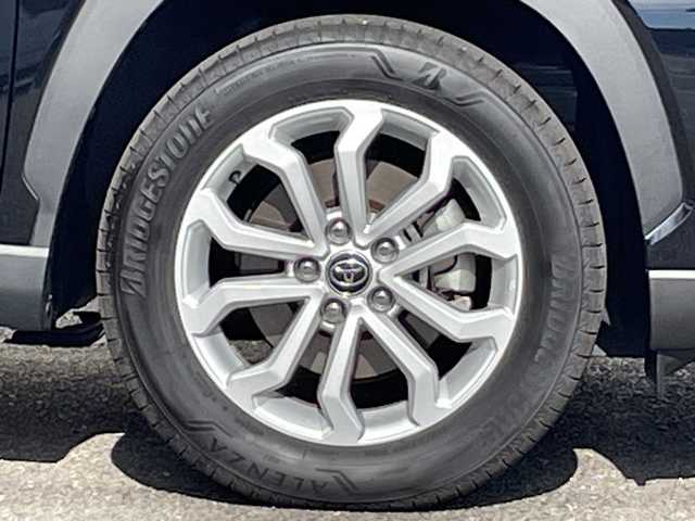 トヨタ カローラ クロス ハイブリッド S 宮城県 2024(令6)年 1.3万km アティチュードブラックマイカ /4WD//ワンオーナー//純正7インチディスプレイオーディオ/(Bluetooth/USB/AM/FM/Miracast)/(AppleCarPlay/AndroidAuto)//OP TV・オペレーター付T-Connectナビキット//メーカーOP LEDフォグランプ//ビルトインＥＴＣ//LEDヘッドライト//バックカメラ//前後ドライブレコーダー(TZ-DR210)//Toyota Safety Sense/(プリクラッシュセーフティ)/(レーントレーシングアシスト)/(レーダークルーズコントロール)/(オートマチックハイビーム)/(ロードサインアシスト)//パーキングサポートブレーキ//クリアランスソナー//ルーフレール//スマートキー//スペアキーx1//ドアバイザー//純正17インチAW