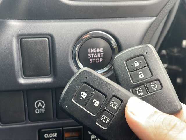 トヨタ ヴォクシー ZS 煌 福岡県 2015(平27)年 8.3万km ブラック ＡＬＰＩＮＥ１０型メモリナビ／ＥＸ１０００/フルセグＴＶ／Bluetooth/CD/DVD/バックカメラ/前後ドライブレコーダー/両側パワースライドドア/ビルトインＥＴＣ/純正１６インチアルミホイール/ＬＥＤヘッドライト/ステアリングスイッチ/プッシュスタート/スマートキー/スペアキー