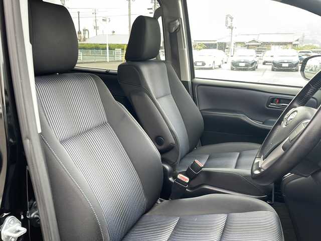 トヨタ ヴォクシー ZS 煌 福岡県 2015(平27)年 8.3万km ブラック ＡＬＰＩＮＥ１０型メモリナビ／ＥＸ１０００/フルセグＴＶ／Bluetooth/CD/DVD/バックカメラ/前後ドライブレコーダー/両側パワースライドドア/ビルトインＥＴＣ/純正１６インチアルミホイール/ＬＥＤヘッドライト/ステアリングスイッチ/プッシュスタート/スマートキー/スペアキー