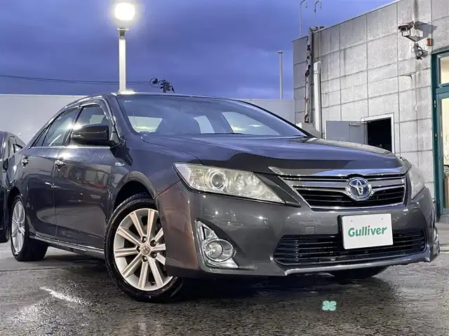トヨタ カムリ ハイブリット レザーパッケージ 青森県 2012(平24)年 7.6万km グレーメタリック ワンオーナー/純正ナビゲーション/【CD/DVD/SD/Bluetooth/TV】/バックカメラ/ビルトインETC/寒冷地仕様/クルーズコントロール/運転席電動シート/HIDオートライト/フォグランプ/純正フロアマット/純正ドアバイザー/積込スタッドレスタイヤ社外１７インチ/社外レーダー/社外エンジンスターター/スペアキー1本/保証書/取扱説明書