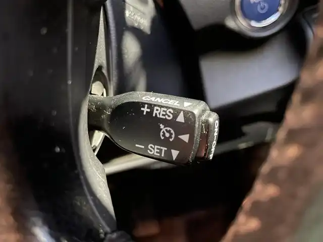 トヨタ カムリ ハイブリット レザーパッケージ 青森県 2012(平24)年 7.6万km グレーメタリック ワンオーナー/純正ナビゲーション/【CD/DVD/SD/Bluetooth/TV】/バックカメラ/ビルトインETC/寒冷地仕様/クルーズコントロール/運転席電動シート/HIDオートライト/フォグランプ/純正フロアマット/純正ドアバイザー/積込スタッドレスタイヤ社外１７インチ/社外レーダー/社外エンジンスターター/スペアキー1本/保証書/取扱説明書