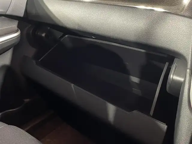 トヨタ カムリ ハイブリット レザーパッケージ 青森県 2012(平24)年 7.6万km グレーメタリック ワンオーナー/純正ナビゲーション/【CD/DVD/SD/Bluetooth/TV】/バックカメラ/ビルトインETC/寒冷地仕様/クルーズコントロール/運転席電動シート/HIDオートライト/フォグランプ/純正フロアマット/純正ドアバイザー/積込スタッドレスタイヤ社外１７インチ/社外レーダー/社外エンジンスターター/スペアキー1本/保証書/取扱説明書