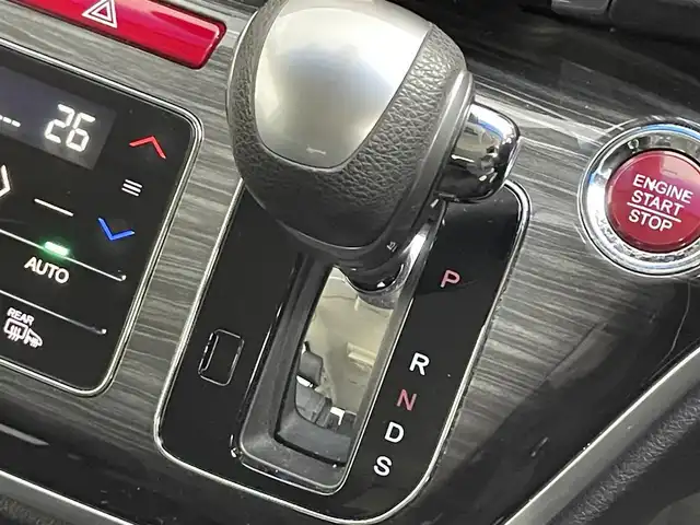 ホンダ オデッセイ アブソルート EX 道央・札幌 2015(平27)年 5.9万km クリスタルブラックパール ・４WD/・純正ナビ/　CD/DVD/SD/BT/フルセグ/・純正フリップダウンモニター/・全方位カメラ/・ビルトインETC/・全方位ドライブレコーダー/・衝突軽減ブレーキ/・レーダークルーズコントロール/・レーンキープアシスト/・ブラインドスポットモニター/・両側パワースライドドア/・レザーシート/・D席パワーシート/・前席シートヒーター/・プッシュスタート/・スマートキー/・LEDヘッドライト/・フォグライト/・オートライト/・純正フロアマット/・ドアバイザー