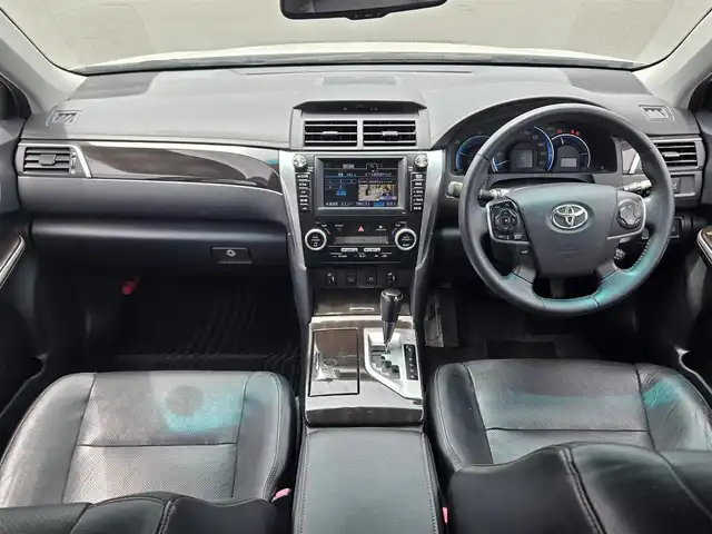 トヨタ カムリ ハイブリット レザーパッケージ 鹿児島県 2013(平25)年 11.5万km ホワイトパールクリスタルシャイン クルーズコントロール　/ビルトインＥＴＣ　/バックカメラ　/Ｄ＋Ｎ席パワーシート　/Ｄ＋Ｎ席シートヒーター　/純正ＨＤＤナビ　/ブラインドスポットモニター　/レザーシート　/本革巻きステアリング　/Bluetoothオーディオ/カーテンエアバッグ/プッシュスタート/スマートキー