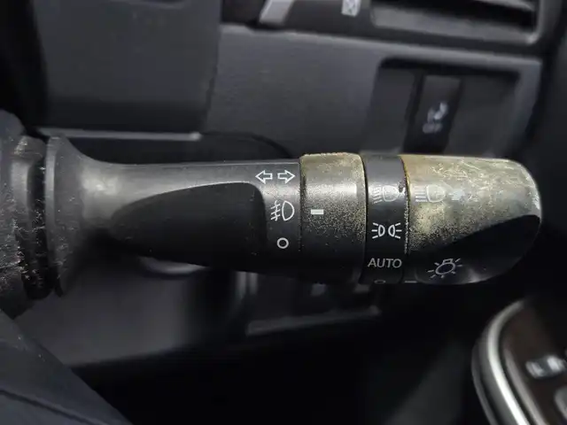 トヨタ カムリ ハイブリット レザーパッケージ 鹿児島県 2013(平25)年 11.5万km ホワイトパールクリスタルシャイン クルーズコントロール　/ビルトインＥＴＣ　/バックカメラ　/Ｄ＋Ｎ席パワーシート　/Ｄ＋Ｎ席シートヒーター　/純正ＨＤＤナビ　/ブラインドスポットモニター　/レザーシート　/本革巻きステアリング　/Bluetoothオーディオ/カーテンエアバッグ/プッシュスタート/スマートキー
