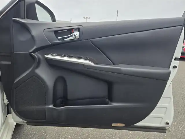 トヨタ カムリ ハイブリット レザーパッケージ 鹿児島県 2013(平25)年 11.5万km ホワイトパールクリスタルシャイン クルーズコントロール　/ビルトインＥＴＣ　/バックカメラ　/Ｄ＋Ｎ席パワーシート　/Ｄ＋Ｎ席シートヒーター　/純正ＨＤＤナビ　/ブラインドスポットモニター　/レザーシート　/本革巻きステアリング　/Bluetoothオーディオ/カーテンエアバッグ/プッシュスタート/スマートキー