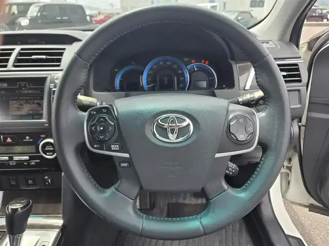 トヨタ カムリ ハイブリット レザーパッケージ 鹿児島県 2013(平25)年 11.5万km ホワイトパールクリスタルシャイン クルーズコントロール　/ビルトインＥＴＣ　/バックカメラ　/Ｄ＋Ｎ席パワーシート　/Ｄ＋Ｎ席シートヒーター　/純正ＨＤＤナビ　/ブラインドスポットモニター　/レザーシート　/本革巻きステアリング　/Bluetoothオーディオ/カーテンエアバッグ/プッシュスタート/スマートキー