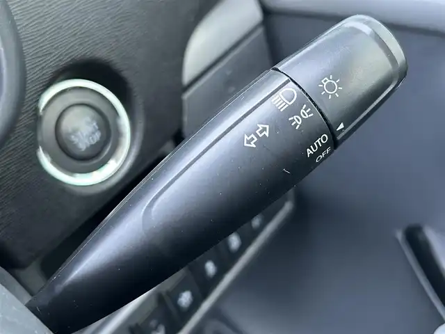 スズキ ワゴンＲ スティングレー X 島根県 2014(平26)年 7.7万km クリスタルホワイトP 社外ナビ [AVN-Z04i]/(BT/FM/AM)/バックカメラ /地デジ /衝突被害軽減システム /アイドリングストップ /運転席シートヒーター /革巻きステアリング /ETC /純正14インチAW /オートライト /フォグライト /スペアキー /保証書 /取扱説明書