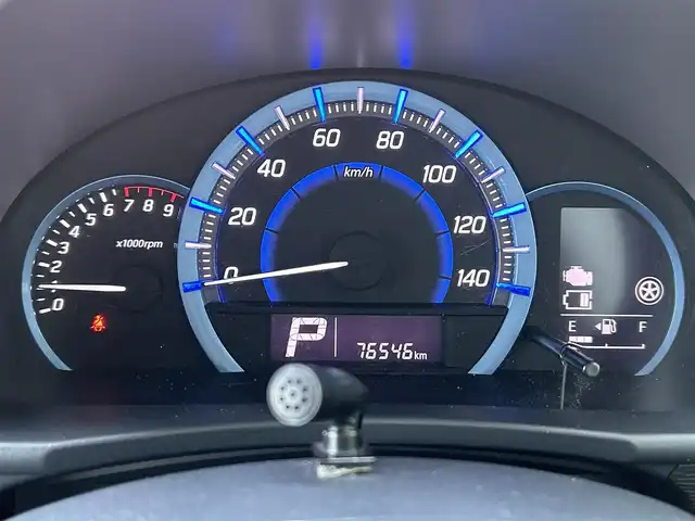 スズキ ワゴンＲ スティングレー X 島根県 2014(平26)年 7.7万km クリスタルホワイトP 社外ナビ [AVN-Z04i]/(BT/FM/AM)/バックカメラ /地デジ /衝突被害軽減システム /アイドリングストップ /運転席シートヒーター /革巻きステアリング /ETC /純正14インチAW /オートライト /フォグライト /スペアキー /保証書 /取扱説明書