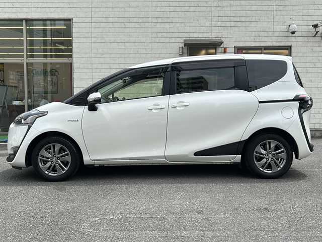 トヨタ シエンタ ハイブリッド G 埼玉県 2015(平27)年 8.9万km ホワイトパールクリスタルシャイン 登録時８９０６８ｋｍ/純正SDナビ/CD/DVD/Bluetooth/フルセグ/バックカメラ/純正ビルトインETC/トヨタセーフティーセンス/横滑り防止装置/衝突軽減システム/車両接近通報システム/盗難防止装置/レーンキープアシスト/コーナーセンサー/両側パワースライドドア/プッシュスタート/スマートキー×２/ウィンカー付き電動格納ミラー/LEDヘッドライト/オートライト/オートハイビーム/純正１５インチAW/革巻きステアリング/ステアリングリモコン/保証書/取扱説明書