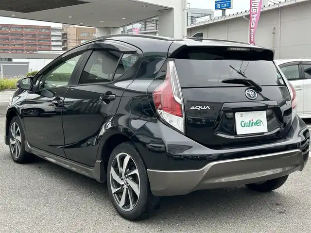 トヨタ アクア X－URBAN 福岡県 2015(平27)年 17.6万km ブラックマイカ 純正ナビ（NSCP－W64）/（AM/FM/Bluetooth/TV/CD）/前後ドライブレコーダー/ビルトインETC/プッシュスタート/スマートキー/ハーフレザーシート/純正16インチアルミホイール/純正フロアマット/ウインカーミラー/ECOMODE/EVMODE/オートライト/横滑り防止装置/ドアバイザー/オートライト/電動格納ミラー/取扱説明書/保証書