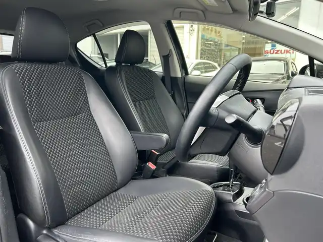 トヨタ アクア X－URBAN 福岡県 2015(平27)年 17.6万km ブラックマイカ 純正ナビ（NSCP－W64）/（AM/FM/Bluetooth/TV/CD）/前後ドライブレコーダー/ビルトインETC/プッシュスタート/スマートキー/ハーフレザーシート/純正16インチアルミホイール/純正フロアマット/ウインカーミラー/ECOMODE/EVMODE/オートライト/横滑り防止装置/ドアバイザー/オートライト/電動格納ミラー/取扱説明書/保証書