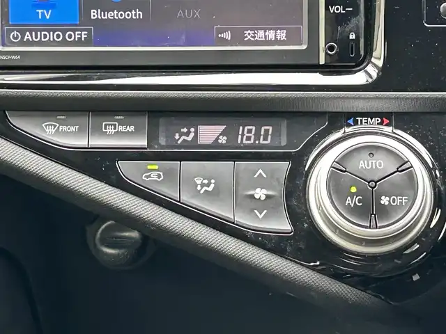 トヨタ アクア X－URBAN 福岡県 2015(平27)年 17.6万km ブラックマイカ 純正ナビ（NSCP－W64）/（AM/FM/Bluetooth/TV/CD）/前後ドライブレコーダー/ビルトインETC/プッシュスタート/スマートキー/ハーフレザーシート/純正16インチアルミホイール/純正フロアマット/ウインカーミラー/ECOMODE/EVMODE/オートライト/横滑り防止装置/ドアバイザー/オートライト/電動格納ミラー/取扱説明書/保証書
