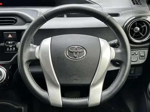 トヨタ アクア X－URBAN 福岡県 2015(平27)年 17.6万km ブラックマイカ 純正ナビ（NSCP－W64）/（AM/FM/Bluetooth/TV/CD）/前後ドライブレコーダー/ビルトインETC/プッシュスタート/スマートキー/ハーフレザーシート/純正16インチアルミホイール/純正フロアマット/ウインカーミラー/ECOMODE/EVMODE/オートライト/横滑り防止装置/ドアバイザー/オートライト/電動格納ミラー/取扱説明書/保証書