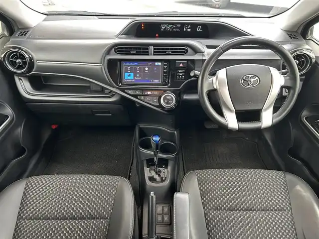トヨタ アクア X－URBAN 福岡県 2015(平27)年 17.6万km ブラックマイカ 純正ナビ（NSCP－W64）/（AM/FM/Bluetooth/TV/CD）/前後ドライブレコーダー/ビルトインETC/プッシュスタート/スマートキー/ハーフレザーシート/純正16インチアルミホイール/純正フロアマット/ウインカーミラー/ECOMODE/EVMODE/オートライト/横滑り防止装置/ドアバイザー/オートライト/電動格納ミラー/取扱説明書/保証書