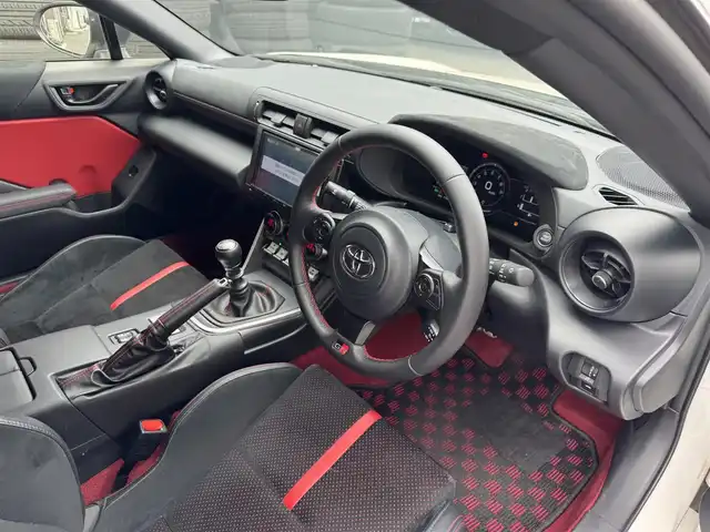 トヨタ ＧＲ８６ RZ 滋賀県 2022(令4)年 1.2万km クリスタルホワイトパール 禁煙車/純正9インチナビ/(CD/DVD/フルセグ/Bluetooth)/バックカメラ/クルコン/ハーフレザーシート/シートヒーター/ステアリングスイッチ/LEDヘッドライト/オートライト/スマートキー/プッシュスタート