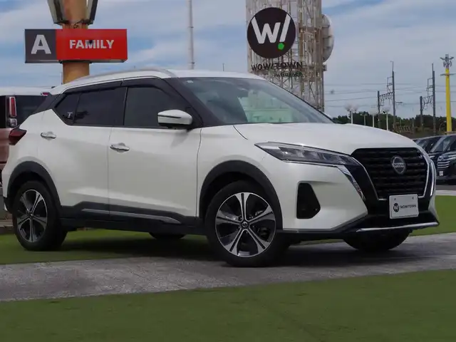 日産 キックス X 千葉県 2020(令2)年 4.4万km ブリリアントホワイトパール エマージェンシーブレーキ/プロパイロット/インテリジェントクルーズコントロール/インテリジェントルームミラー/純正SDナビ/【DVD/CD再生機能】/アラウンドビューモニター/ドライブレコーダー/ハーフレザーシート/革巻きステアリング/ETC/LEDヘッドライト/フォグライト/コーナーセンサー/純正17インチアルミホイル/サイド/カーテンエアバッグ/インテリジェントキー