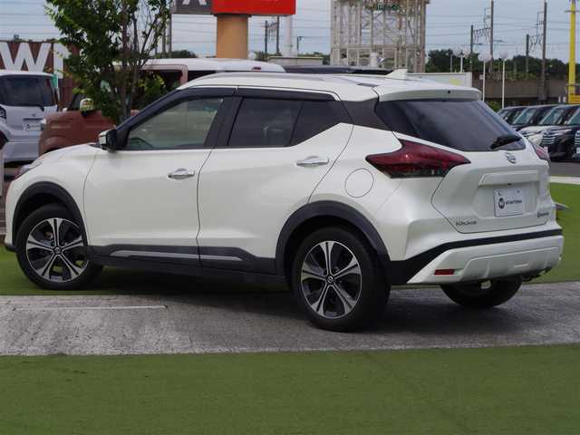 日産 キックス X 千葉県 2020(令2)年 4.4万km ブリリアントホワイトパール エマージェンシーブレーキ/プロパイロット/インテリジェントクルーズコントロール/インテリジェントルームミラー/純正SDナビ/【DVD/CD再生機能】/アラウンドビューモニター/ドライブレコーダー/ハーフレザーシート/革巻きステアリング/ETC/LEDヘッドライト/フォグライト/コーナーセンサー/純正17インチアルミホイル/サイド/カーテンエアバッグ/インテリジェントキー