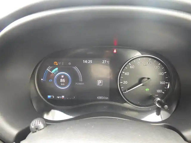日産 キックス X 千葉県 2020(令2)年 4.4万km ブリリアントホワイトパール エマージェンシーブレーキ/プロパイロット/インテリジェントクルーズコントロール/インテリジェントルームミラー/純正SDナビ/【DVD/CD再生機能】/アラウンドビューモニター/ドライブレコーダー/ハーフレザーシート/革巻きステアリング/ETC/LEDヘッドライト/フォグライト/コーナーセンサー/純正17インチアルミホイル/サイド/カーテンエアバッグ/インテリジェントキー