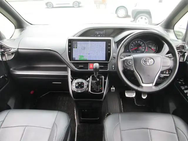トヨタ ヴォクシー ZS 煌Ⅲ 千葉県 2021(令3)年 4.7万km ホワイトパールクリスタルシャイン 登録時走行距離46448km/フリップダウン後席モニター/F+S+Rモデリスタエアロ/純正SDナビ/(AM/FM/BT/TV/DISC)/衝突被害軽減システム/アイドリングストップ/両側パワースライドドア/クルーズコントロール/ビルトインETC/ドライブレコーダー/バックカメラ/MTモード付AT/ウォークスルー/WAC/プッシュスタート/スマートキー/スペアキー/純正16インチアルミホイール