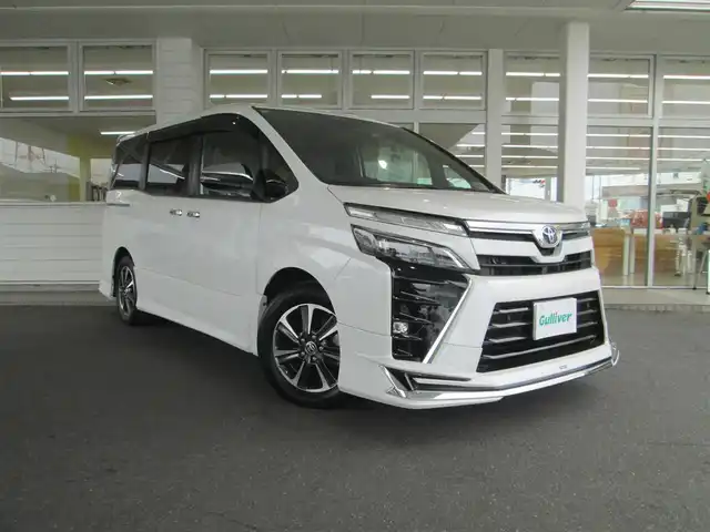 トヨタ ヴォクシー ZS 煌Ⅲ 千葉県 2021(令3)年 4.7万km ホワイトパールクリスタルシャイン 登録時走行距離46448km/フリップダウン後席モニター/F+S+Rモデリスタエアロ/純正SDナビ/(AM/FM/BT/TV/DISC)/衝突被害軽減システム/アイドリングストップ/両側パワースライドドア/クルーズコントロール/ビルトインETC/ドライブレコーダー/バックカメラ/MTモード付AT/ウォークスルー/WAC/プッシュスタート/スマートキー/スペアキー/純正16インチアルミホイール