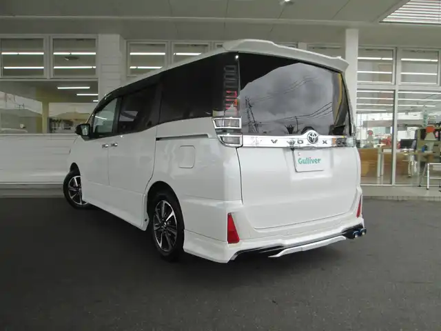 トヨタ ヴォクシー ZS 煌Ⅲ 千葉県 2021(令3)年 4.7万km ホワイトパールクリスタルシャイン 登録時走行距離46448km/フリップダウン後席モニター/F+S+Rモデリスタエアロ/純正SDナビ/(AM/FM/BT/TV/DISC)/衝突被害軽減システム/アイドリングストップ/両側パワースライドドア/クルーズコントロール/ビルトインETC/ドライブレコーダー/バックカメラ/MTモード付AT/ウォークスルー/WAC/プッシュスタート/スマートキー/スペアキー/純正16インチアルミホイール