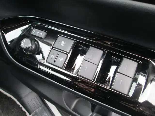 トヨタ ヴォクシー ZS 煌Ⅲ 千葉県 2021(令3)年 4.7万km ホワイトパールクリスタルシャイン 登録時走行距離46448km/フリップダウン後席モニター/F+S+Rモデリスタエアロ/純正SDナビ/(AM/FM/BT/TV/DISC)/衝突被害軽減システム/アイドリングストップ/両側パワースライドドア/クルーズコントロール/ビルトインETC/ドライブレコーダー/バックカメラ/MTモード付AT/ウォークスルー/WAC/プッシュスタート/スマートキー/スペアキー/純正16インチアルミホイール