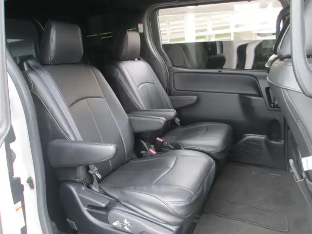 トヨタ ヴォクシー ZS 煌Ⅲ 千葉県 2021(令3)年 4.7万km ホワイトパールクリスタルシャイン 登録時走行距離46448km/フリップダウン後席モニター/F+S+Rモデリスタエアロ/純正SDナビ/(AM/FM/BT/TV/DISC)/衝突被害軽減システム/アイドリングストップ/両側パワースライドドア/クルーズコントロール/ビルトインETC/ドライブレコーダー/バックカメラ/MTモード付AT/ウォークスルー/WAC/プッシュスタート/スマートキー/スペアキー/純正16インチアルミホイール