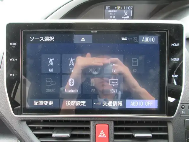 トヨタ ヴォクシー ZS 煌Ⅲ 千葉県 2021(令3)年 4.7万km ホワイトパールクリスタルシャイン 登録時走行距離46448km/フリップダウン後席モニター/F+S+Rモデリスタエアロ/純正SDナビ/(AM/FM/BT/TV/DISC)/衝突被害軽減システム/アイドリングストップ/両側パワースライドドア/クルーズコントロール/ビルトインETC/ドライブレコーダー/バックカメラ/MTモード付AT/ウォークスルー/WAC/プッシュスタート/スマートキー/スペアキー/純正16インチアルミホイール