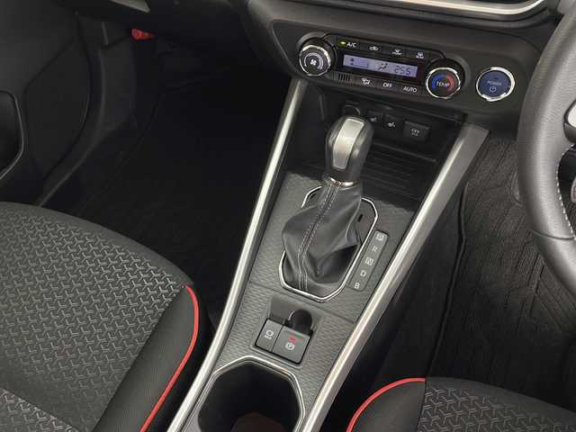 トヨタ ライズ Z 鹿児島県 2023(令5)年 3.2万km シャイニングホワイトパール 純正9インチSDナビ/（Bluetooth/フルセグTV/CD/DVD/SD/AM/FM）/全方位カメラ/スマートアシスト/・衝突回避支援ブレーキ/・前後誤発進抑制/・車線逸脱抑制/・ふらつき警報/・標識認識/・アダプティブクルーズコントロール/・レーンキープコントロール/・アダプティブドライビングビーム/・コーナーセンサー/前後ドライブレコーダー/ビルトインETC2.0/シートヒーター(D/N席)/純正17インチアルミホイール/純正フロアマット/LEDヘッドライト/スマートキー