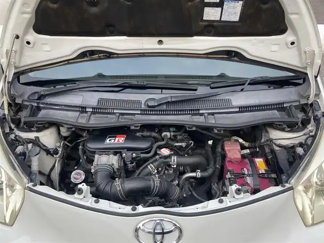トヨタ ｉＱ GRMN 愛知県 2010(平22)年 13.7万km ホワイトパールクリスタルシャイン １００台限定車/６Ｆ/社外SDナビ（CN-RE04D）/　CD/DVD/BT/SD/AM/FM/iPod/フルセグTV/純正RAYS16インチAW/純正チューニングサス/ETC/ウインカーミラー/純正フロアマット/ドアバイザー/HIDヘッドライト/電動格納ミラー/ヘッドライトレベライザー