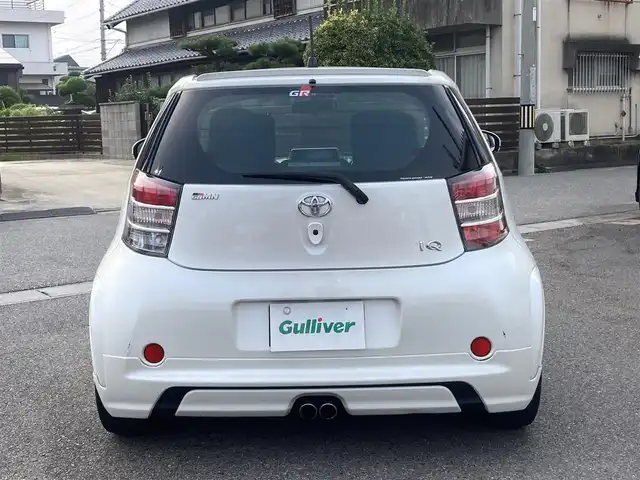 トヨタ ｉＱ GRMN 愛知県 2010(平22)年 13.7万km ホワイトパールクリスタルシャイン １００台限定車/６Ｆ/社外SDナビ（CN-RE04D）/　CD/DVD/BT/SD/AM/FM/iPod/フルセグTV/純正RAYS16インチAW/純正チューニングサス/ETC/ウインカーミラー/純正フロアマット/ドアバイザー/HIDヘッドライト/電動格納ミラー/ヘッドライトレベライザー