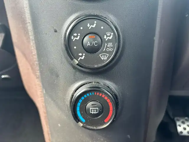 トヨタ ｉＱ GRMN 愛知県 2010(平22)年 13.7万km ホワイトパールクリスタルシャイン １００台限定車/６Ｆ/社外SDナビ（CN-RE04D）/　CD/DVD/BT/SD/AM/FM/iPod/フルセグTV/純正RAYS16インチAW/純正チューニングサス/ETC/ウインカーミラー/純正フロアマット/ドアバイザー/HIDヘッドライト/電動格納ミラー/ヘッドライトレベライザー