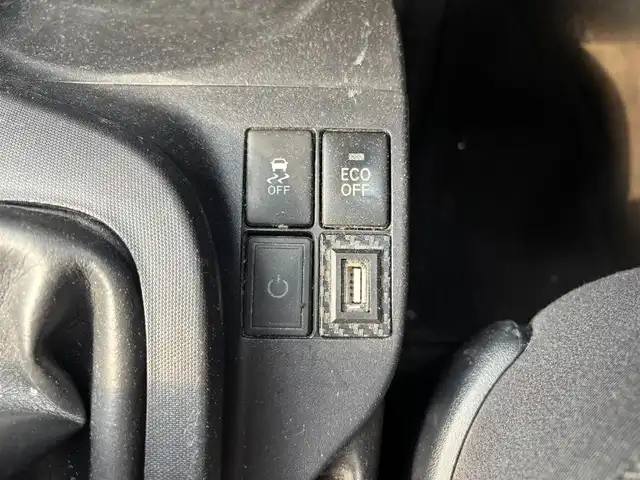 トヨタ ｉＱ GRMN 愛知県 2010(平22)年 13.7万km ホワイトパールクリスタルシャイン １００台限定車/６Ｆ/社外SDナビ（CN-RE04D）/　CD/DVD/BT/SD/AM/FM/iPod/フルセグTV/純正RAYS16インチAW/純正チューニングサス/ETC/ウインカーミラー/純正フロアマット/ドアバイザー/HIDヘッドライト/電動格納ミラー/ヘッドライトレベライザー