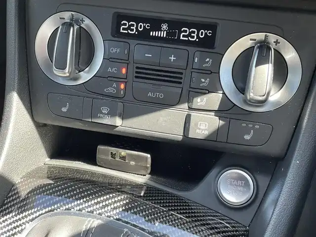 アウディ ＲＳＱ３ スポーツバック 長野県 2014(平26)年 9.8万km 白 4WD/純正ナビ/・Bluetooth/CD/DVD/バックカメラ/純正ETC/前後ドライブレコーダー/純正フロアマット/前席パワーシート/レザーシート/前席シートヒーター/純正20インチAW/コーナーセンサー前後/LEDオートライト/パドルシフト/BOSEサウンド/純正ドアバイザー/電格ミラー/取り扱い説明書/保証書