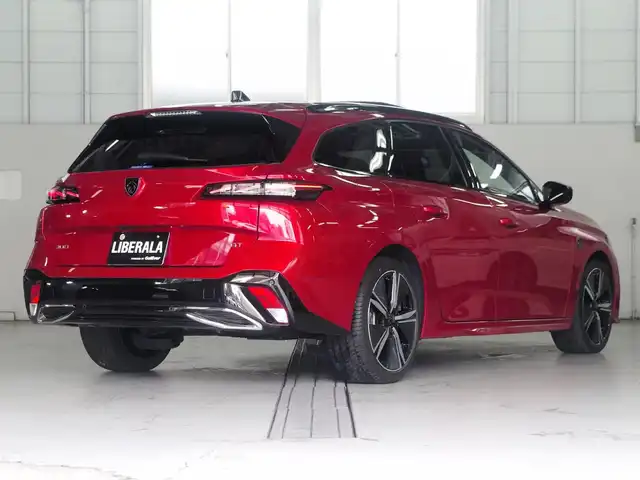 プジョー ３０８ SW GT ブルーHDi 兵庫県 2023(令5)年 3.8万km 赤 ワンオーナー/パノラマサンルーフ/純正ナビ/AppleCarPlay/USB/BT/全方位カメラ/ETC/ACC/LKA/BLIS/パワーバックドア/ハーフレザーシート/シートヒーター/D席パワーシート/マトリクスLEDヘッドライト/ミラー型前後ドライブレコーダー/プッシュスタート/スマートキー