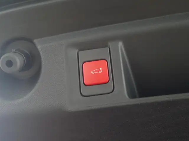 プジョー ３０８ SW GT ブルーHDi 兵庫県 2023(令5)年 3.8万km 赤 ワンオーナー/パノラマサンルーフ/純正ナビ/AppleCarPlay/USB/BT/全方位カメラ/ETC/ACC/LKA/BLIS/パワーバックドア/ハーフレザーシート/シートヒーター/D席パワーシート/マトリクスLEDヘッドライト/ミラー型前後ドライブレコーダー/プッシュスタート/スマートキー