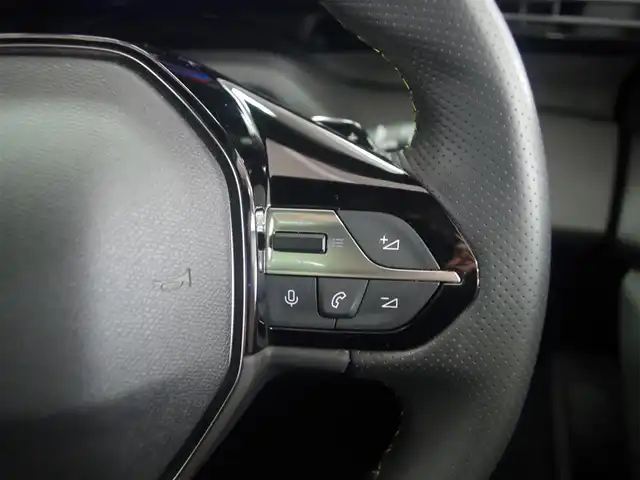 プジョー ３０８ SW GT ブルーHDi 兵庫県 2023(令5)年 3.8万km 赤 ワンオーナー/パノラマサンルーフ/純正ナビ/AppleCarPlay/USB/BT/全方位カメラ/ETC/ACC/LKA/BLIS/パワーバックドア/ハーフレザーシート/シートヒーター/D席パワーシート/マトリクスLEDヘッドライト/ミラー型前後ドライブレコーダー/プッシュスタート/スマートキー