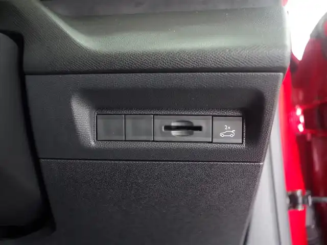 プジョー ３０８ SW GT ブルーHDi 兵庫県 2023(令5)年 3.8万km 赤 ワンオーナー/パノラマサンルーフ/純正ナビ/AppleCarPlay/USB/BT/全方位カメラ/ETC/ACC/LKA/BLIS/パワーバックドア/ハーフレザーシート/シートヒーター/D席パワーシート/マトリクスLEDヘッドライト/ミラー型前後ドライブレコーダー/プッシュスタート/スマートキー