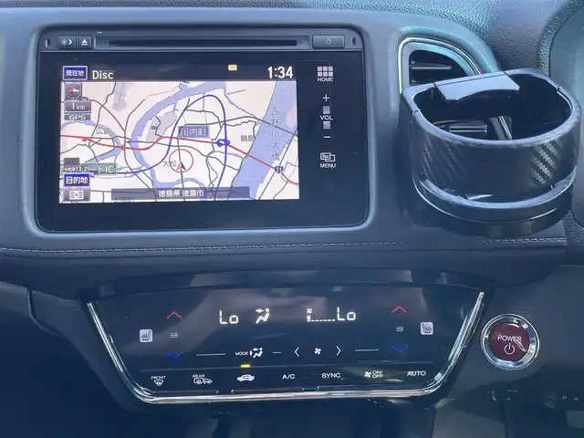 ホンダ ヴェゼル ハイブリッド Z 徳島県 2014(平26)年 12.5万km クリスタルブラックパール (株)IDOMが運営する【じしゃロン徳島店】の自社ローン専用車両になりますこちらは現金またはオートローンご利用時の価格です。/自社ローンご希望の方は別途その旨お申付け下さい”	/メーカー純正ナビゲーション　/（フルセグ/CD/DVD/BT)/バックモニター　/ハーフレザーシート　/ＬＥＤヘッドライト　/フォグランプ　/コーナーセンサー/クルーズコントロール/トラクションコントロール/ステアリングリモコン/ビルトインＥＴＣ　/ドライブレコーダー　/パドルシフト　/ECO＆スポーツモード切替/電動格納ミラー/オールオートパワーウィンドウ/室内LEDランプ/電気式パーキングブレーキ　/オートホールド　/純正フロアマット/サイドバイザー/Wエアバック/カーテンエアバック