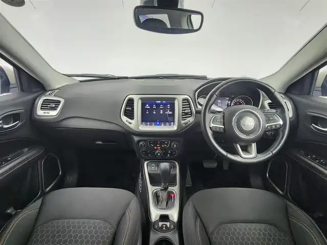 クライスラー・ジープ ジープ コンパス ロンジチュード 佐賀県 2019(平31)年 5.9万km 白 純正8.4インチナビ/　・Bluetooth/　・ワンセグTV/　・AM/FM/　・AUX/ブラインドスポットモニター/ETC/パーキングアシスト/自動防眩式ルームミラー/革巻きステアリング/ミラーヒーター/フォグランプ/純正16インチAW/クリアランスソナー
