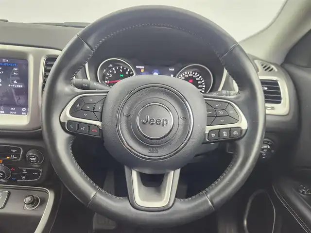 クライスラー・ジープ ジープ コンパス ロンジチュード 佐賀県 2019(平31)年 5.9万km 白 純正8.4インチナビ/　・Bluetooth/　・ワンセグTV/　・AM/FM/　・AUX/ブラインドスポットモニター/ETC/パーキングアシスト/自動防眩式ルームミラー/革巻きステアリング/ミラーヒーター/フォグランプ/純正16インチAW/クリアランスソナー