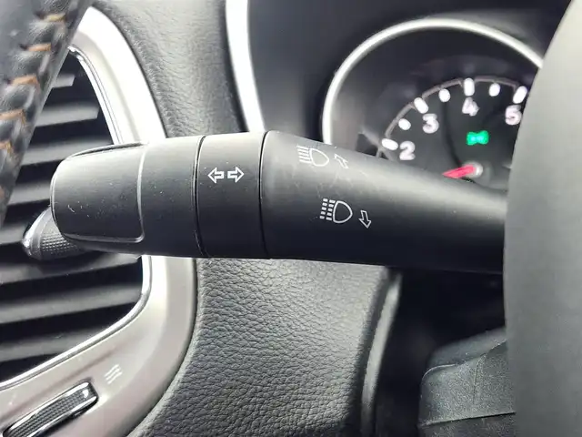 クライスラー・ジープ ジープ コンパス ロンジチュード 佐賀県 2019(平31)年 5.9万km 白 純正8.4インチナビ/　・Bluetooth/　・ワンセグTV/　・AM/FM/　・AUX/ブラインドスポットモニター/ETC/パーキングアシスト/自動防眩式ルームミラー/革巻きステアリング/ミラーヒーター/フォグランプ/純正16インチAW/クリアランスソナー