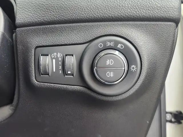 クライスラー・ジープ ジープ コンパス ロンジチュード 佐賀県 2019(平31)年 5.9万km 白 純正8.4インチナビ/　・Bluetooth/　・ワンセグTV/　・AM/FM/　・AUX/ブラインドスポットモニター/ETC/パーキングアシスト/自動防眩式ルームミラー/革巻きステアリング/ミラーヒーター/フォグランプ/純正16インチAW/クリアランスソナー
