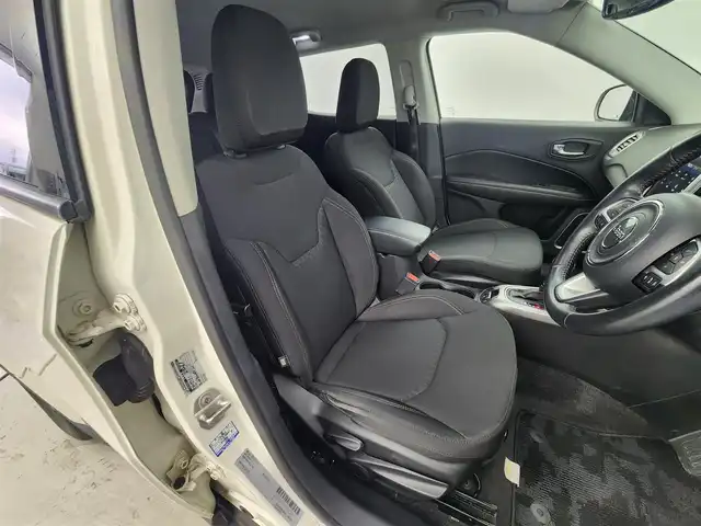 クライスラー・ジープ ジープ コンパス ロンジチュード 佐賀県 2019(平31)年 5.9万km 白 純正8.4インチナビ/　・Bluetooth/　・ワンセグTV/　・AM/FM/　・AUX/ブラインドスポットモニター/ETC/パーキングアシスト/自動防眩式ルームミラー/革巻きステアリング/ミラーヒーター/フォグランプ/純正16インチAW/クリアランスソナー