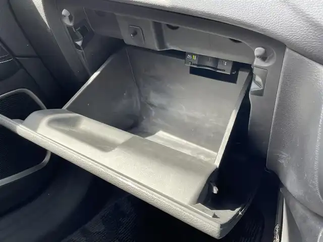 クライスラー・ジープ ジープ コンパス ロンジチュード 佐賀県 2019(平31)年 5.9万km 白 純正8.4インチナビ/Bluetooth/ワンセグ/USB/AM/FM/AUX/バックカメラ/クルーズコントロール/ETC/パーキングアシスト/自動防眩式ルームミラー/革巻きステアリング/ミラーヒーター/スマートキー/クリアランスソナー/純正フォグランプ/純正16インチアルミ/純正フロアマット/新車保証書/取扱説明書/衝突軽減システム