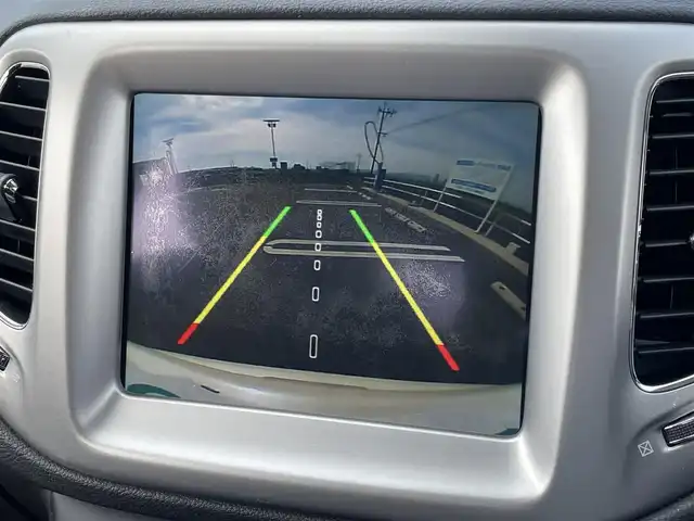 クライスラー・ジープ ジープ コンパス ロンジチュード 佐賀県 2019(平31)年 5.9万km 白 純正8.4インチナビ/Bluetooth/ワンセグ/USB/AM/FM/AUX/バックカメラ/クルーズコントロール/ETC/パーキングアシスト/自動防眩式ルームミラー/革巻きステアリング/ミラーヒーター/スマートキー/クリアランスソナー/純正フォグランプ/純正16インチアルミ/純正フロアマット/新車保証書/取扱説明書/衝突軽減システム