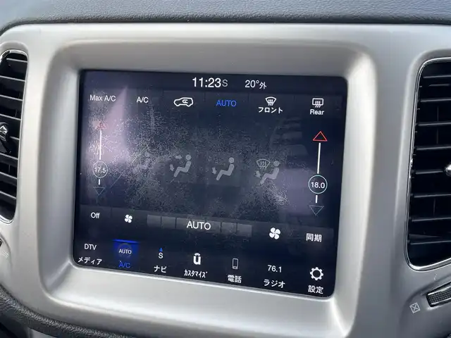 クライスラー・ジープ ジープ コンパス ロンジチュード 佐賀県 2019(平31)年 5.9万km 白 純正8.4インチナビ/Bluetooth/ワンセグ/USB/AM/FM/AUX/バックカメラ/クルーズコントロール/ETC/パーキングアシスト/自動防眩式ルームミラー/革巻きステアリング/ミラーヒーター/スマートキー/クリアランスソナー/純正フォグランプ/純正16インチアルミ/純正フロアマット/新車保証書/取扱説明書/衝突軽減システム