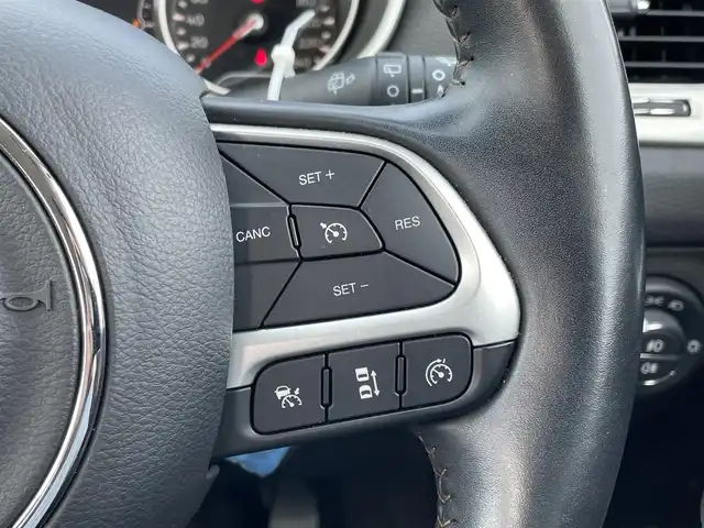 クライスラー・ジープ ジープ コンパス ロンジチュード 佐賀県 2019(平31)年 5.9万km 白 純正8.4インチナビ/Bluetooth/ワンセグ/USB/AM/FM/AUX/バックカメラ/クルーズコントロール/ETC/パーキングアシスト/自動防眩式ルームミラー/革巻きステアリング/ミラーヒーター/スマートキー/クリアランスソナー/純正フォグランプ/純正16インチアルミ/純正フロアマット/新車保証書/取扱説明書/衝突軽減システム